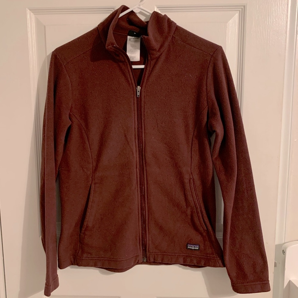 Burgundy Patagonia full zip fleece with pockets